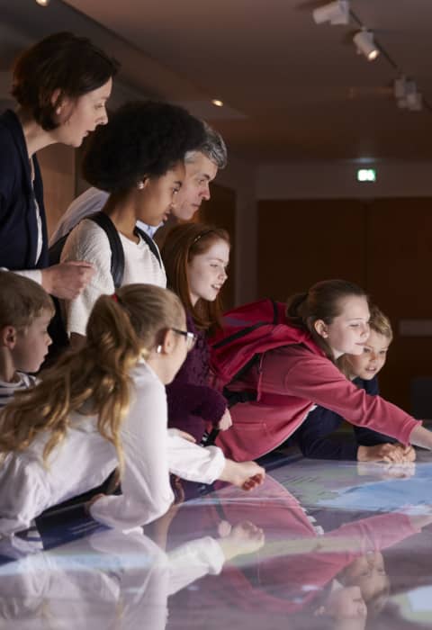 students at a museum field trip